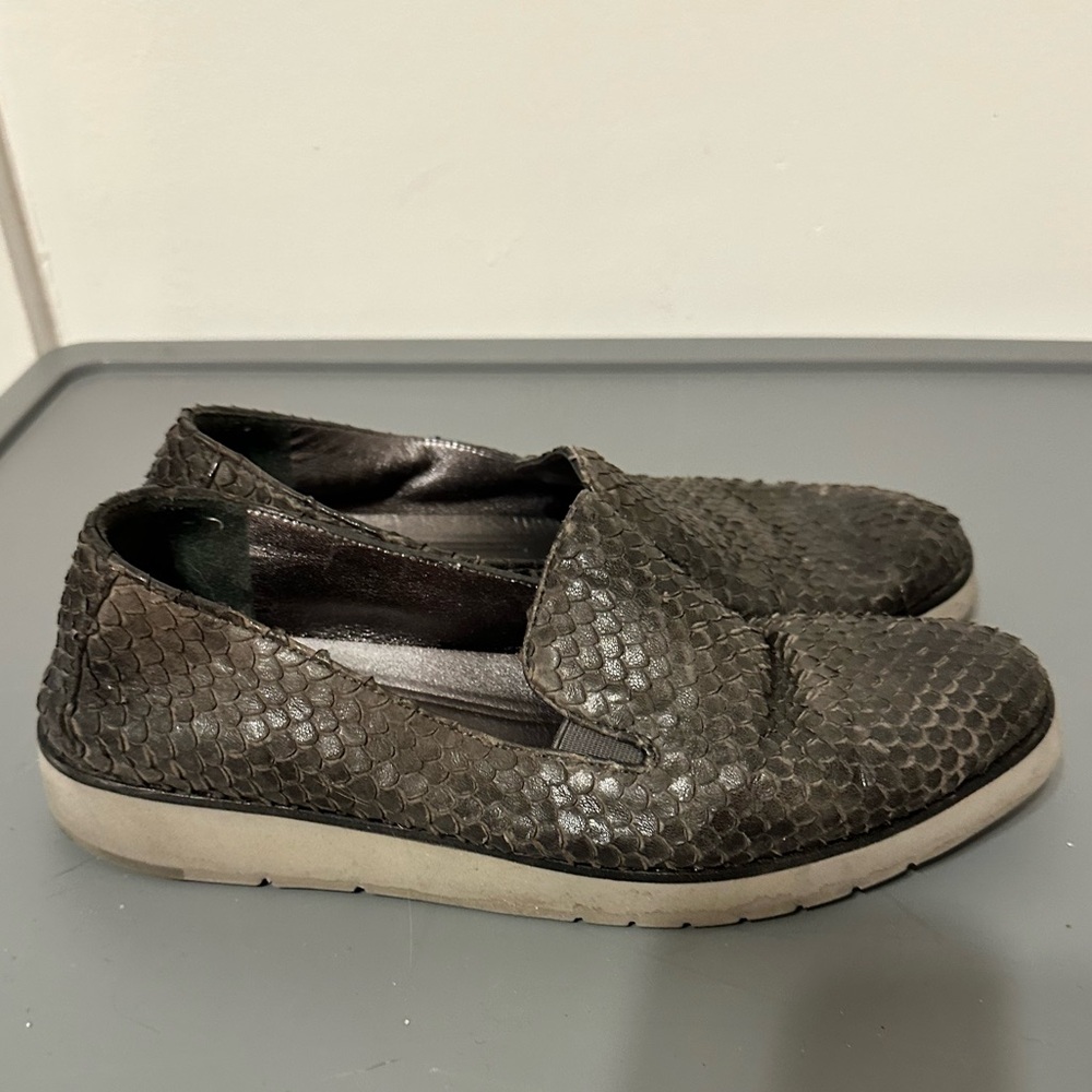 Johnston & Murphy Textured Slip-On Loafers